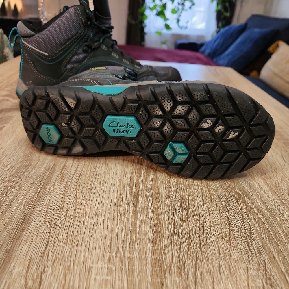 Clarks Women's Black and Teal Winter Boots - Picture 3 of 3